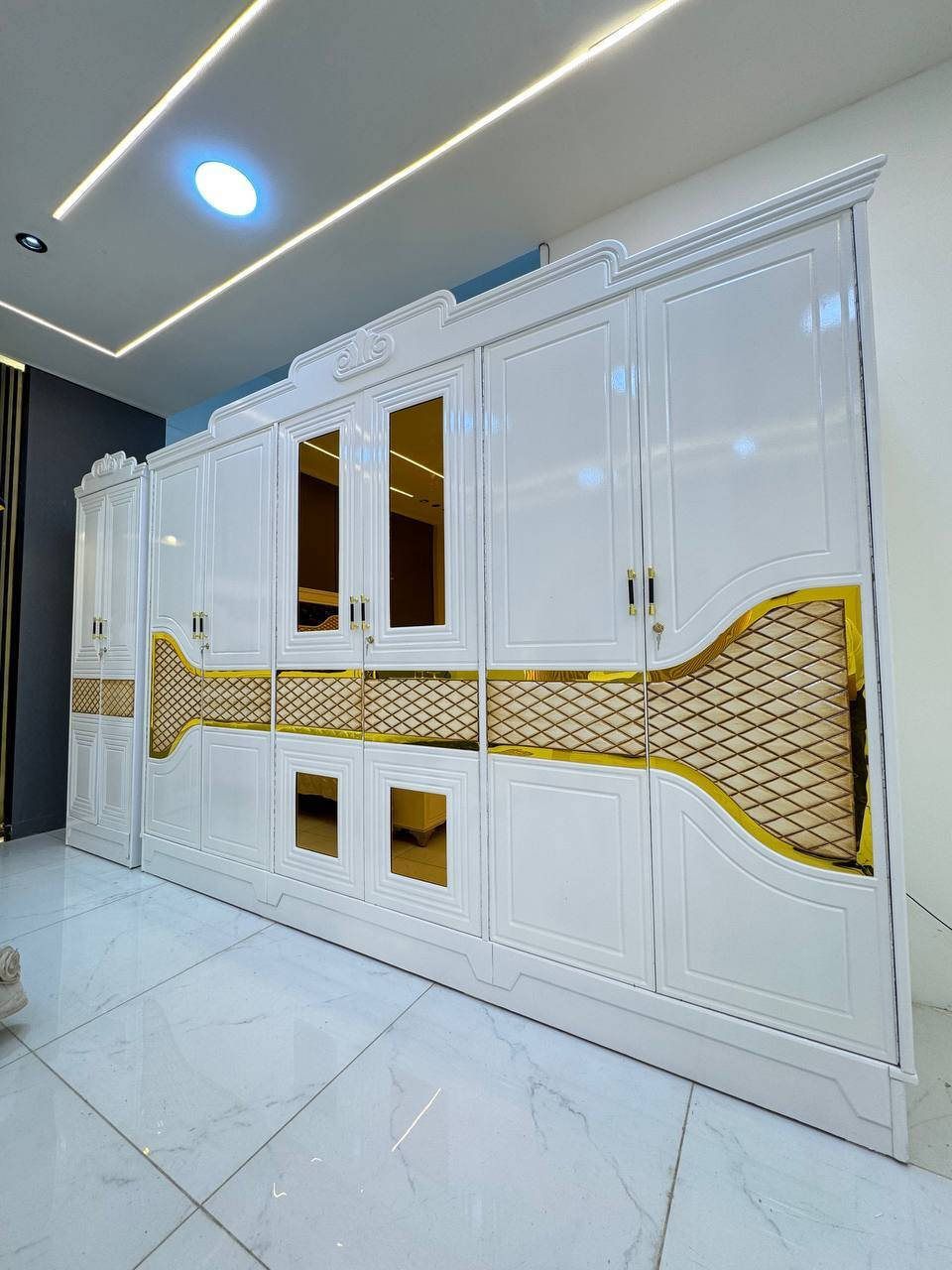 السعر // مليون فقط 😍

🔅تفاصيل الغرفة المرمري  ....

 خارج ٤ملم ام دي اف 🔺
وداخل معاكس ٣ملم 
صبغ حراري  درجة اولى 

عدد القطع  ٧ قطع 😍
🔺1 //جرباية  قياس  ١٦٠ × ٢٠٠ 
🔺//ميز جانبي ايسر قياس ٥٠
🔺2// وميز  جانبي  قياس ٥٠
🔺3// زاوية ارتفاع مترين عرض ٨٠
🔺4// وميز بلازمه  
🔺5//وميز مراية ارتفاع مترين عرض ١٢٠
🔺6// وكنتور ٦ باب  ارتفاع مترين و١٥ طول ٣ متر و١٥

القطعه الثامنة حسب الطلب شازلون
سعرها ٥٠ الف ❤️

(توصيل مجاني مركز بغداد )
التوصيل يشمل الشد مجاني 🔥
(اطراف ٥٠)
باقي المحافضات حسب البعد
شازلون سعرها ٥٠ الف
شازلون مخزن ٧٥ الف بغداد, العراق


**إذا كنت صاحب هذا الإعلان وتريد حذفه لأي سبب، رجاءا أرسل رسالة إلى الدعم الفني**