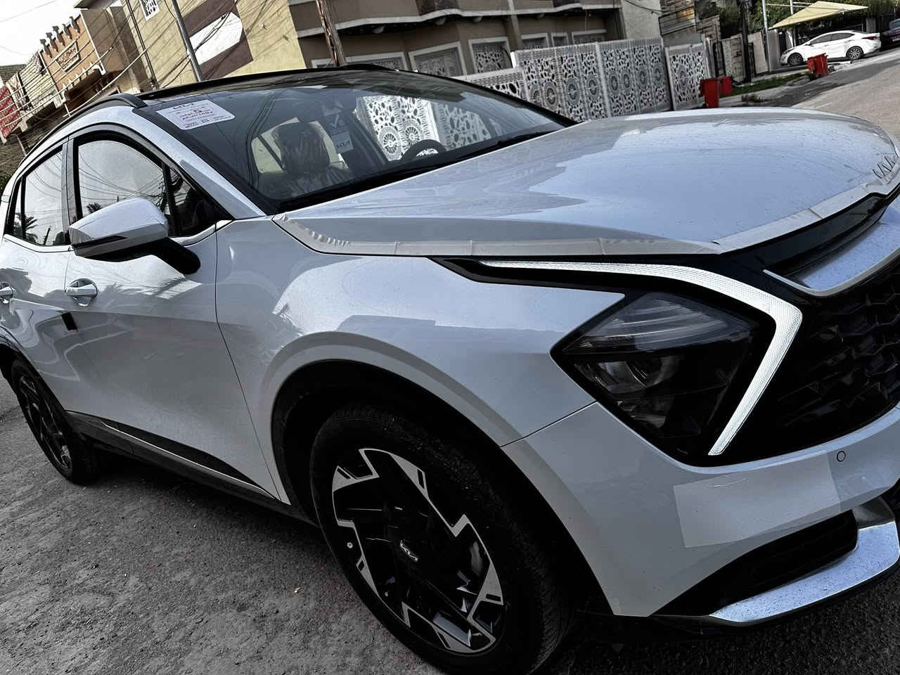 تحيه طيبه الاخوه الأعزاء سبورتج ٢٤ دوليه فول مكفوله كفاله عامه من الزلغ بصمه بونراما كشنات تدفئه استيرن سواد لماع ٢ كرسي كهرباء على وضع الزيرو السياره ماشيه ٨ فقط مكينه ٢٠٠٠ دوش مكان السياره بغداد العامريه السعر ٢٣٩ قفل 
***********
