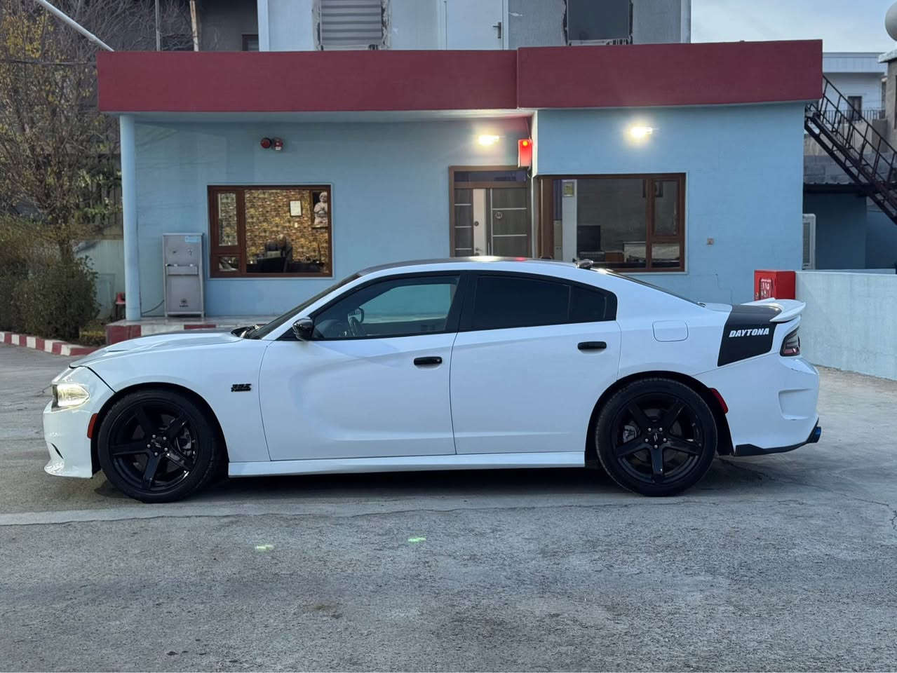 DODGE CHARGER 2020 V6
براوەی دوبەی پۆلیسیە
شەش پستنە
بێ دەبل ئەکسلە تو ویلە تاک ئەکسلە
گێر لە سوکانە پۆلیسی ئەمریکا بوە
دەحم و لێدراوی نیە
شاشە گەورەیە
مواسەفات sxt کامل کراوە بە srt
یەک دینار مەسرەفی نیە چال و شوخت و قەپ و قۆپیشی بەشەرت گێر و مەکینە و کارەبایی بەشەرت
کامل مەسرەف کراوە
داوای ٨٦$ مجالێکی زۆر کەمی لێ ئەکەم
0750 4297768 سوران, أربيل
