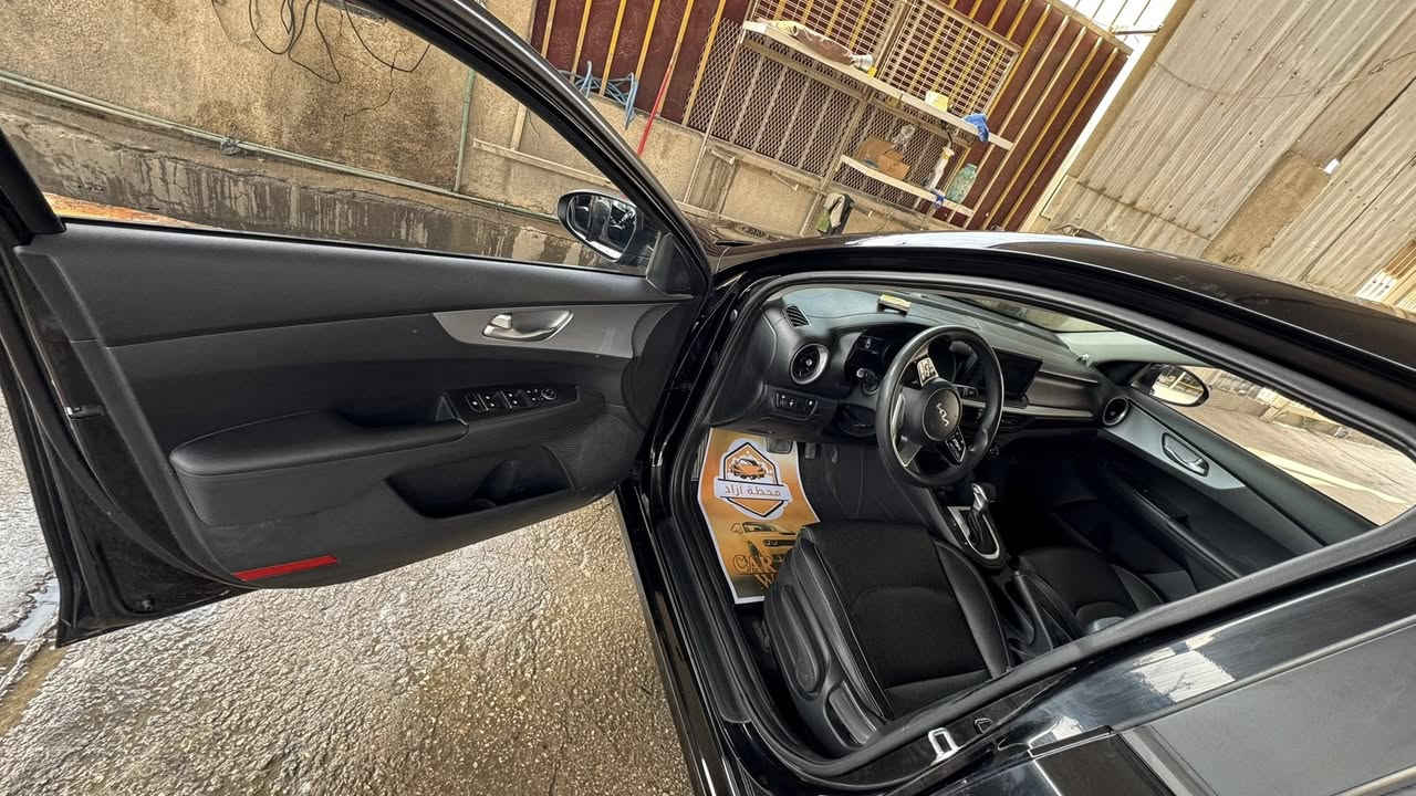 السلام عليكم كي 3 موديل 22
امريكي محرك 1600 

تحكمات

تدفئه بالكشنات

مري شفط

بلوتوث 

حساس خلفي

قياده ذاتيه 

توقف ذاتي

سونارها موجود برغي مامفتوح بيها
سعرها 160 وبيها مجال  

***********
