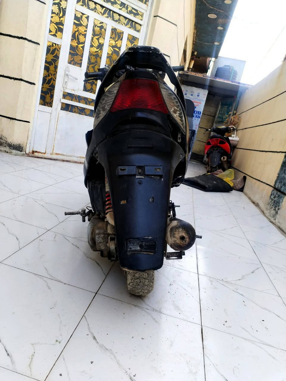 اسلام عليكم دراجه البيع ماكس السرعه ميه ور بعين دراجه شوفت عينك خير من الله السعر 300 وبيه مجال# كهربايات كلهة شقاله بس السلف بي قطع واير بس تربطه يشتقل مكاني المحموديه اتصل ***********
