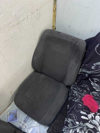 كشنات بيجو بارص نضيفات واسفنجهن عالي للبيع مال سايق وراكب قفلهن ١٠٠   ...