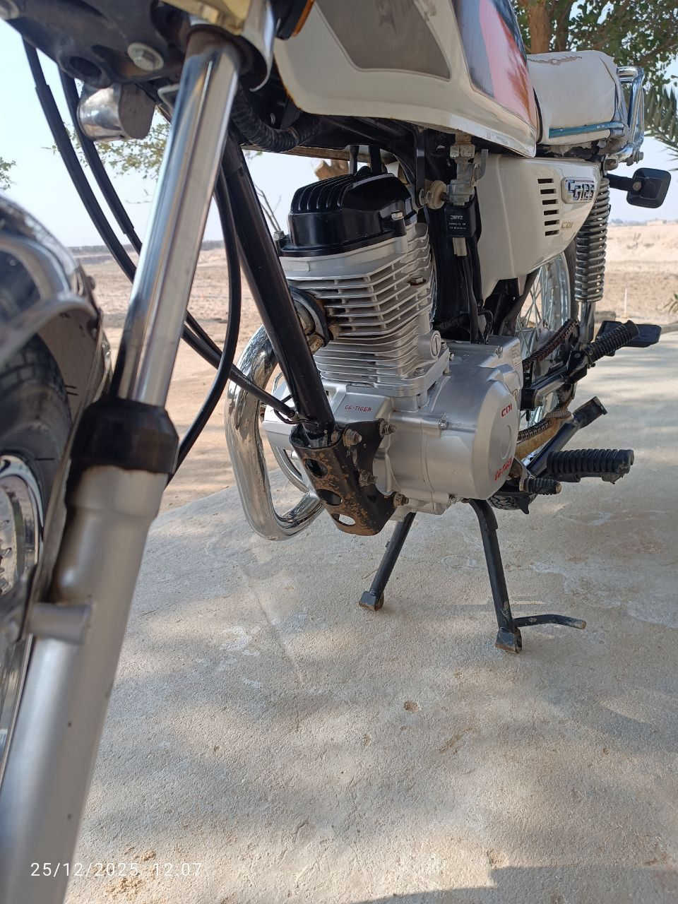 دراجه كدامك نضيفه وحلوه موديل 2023 اوراق وكلها شغاله وفول + مموجود ع الفيس اتصال فقط
سعر 550
***********
