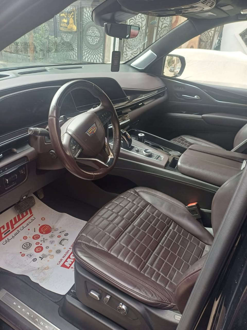كاديلاك اسكاليد 2023 وارد امريكي
*الضرر
صبغ ربع الباب الخلفي بدون ايربك واي دواخل شرط

* سيارة جديدة كلياً، نظيفة ومرتبة.
* ماشية  47 الف ميل فقط.
* إطارات جديدة.

_ أعلى مواصفات (فول1/1)_

* كراسي VIP
* تشغيل عن بعد
* 36 سماعة
* سماعه ⁠مكبر صوت
* سقف بانورامي
* 5 كاميرات
* 5 بصمات
* كراسي قابلة للتدليك والرجاج
* دواسات كهربائية
* داتا شو
* داخلية لون جملي
* مصابيح زينون عالية الكفاءة مع عدسات
* 4 شاشات (لوحة العدادات، والكراسي)
* فرامل إلكترونية
* جنوط ذكية
* رادار تحديد مسار
* رادار خلفي
* رادار أمامي
* رادار جانبي
* تدفئة لكراسي السائق 
* تدليك لكراسي الأمامية
* تبريد لكراسي الخلفية
* مرايا قابلة للطي كهربائياً
* إشارات جانبية على المرايا
* كراسي جلد
* كراسي كهربائية
* ذاكرة للمقاعد والمقود
* قفل مركزي
* جنوط قياس 22

رقم صاحب السيارة 
‭0770 390 1424‬ واتساب فقط
