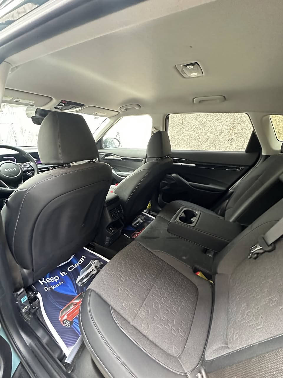 كيا سيليتوز موديل 2025 تو كلر لون مميز
عداد المسافه 8000 بعدهه بوضع الشركه 
وارد امريكي حادثها بنيد مبدل فقط 
ايرباك ستيرن راجع سستم
محرك 2000 المرغوب 
المواصفات
بصمه تشغيل وبصمه ابواب 
فور ويل 
قياده ذاتيه
تحديد مسار 
تحكم ستيرن 
مثبت سرعه
رادار امامي
تنبيه خروج عن الطريق
تحكم قياده ثلاث وضعيات
يكو + سمارت + سبورت
مانع تزحلق
مانع منحدرات
دشبول دجتال متصل مع الشاشه
ابل كار بلي + اندرويد
نظام ملاحه
بلوتوث
مدخل شحن امامي خلفي
ويل كب 
تبريد تدفئه قطعتين
السعر 160 معلومات اكثر الاتصال على الرقم ***********
