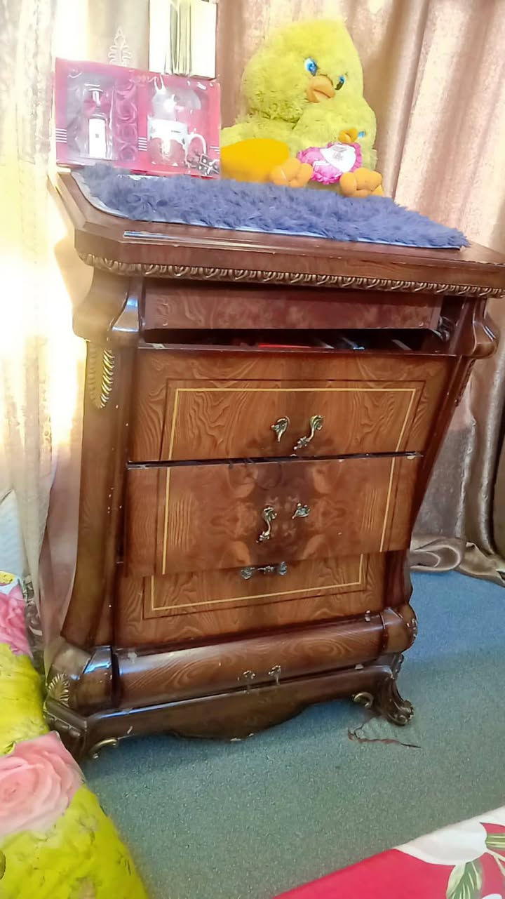 غرفه ماليزي جديده معنه لكلمه مكان بغداد بياع حي شهداء سعر 300 وبي مجال شي بسيط رقم ***********
