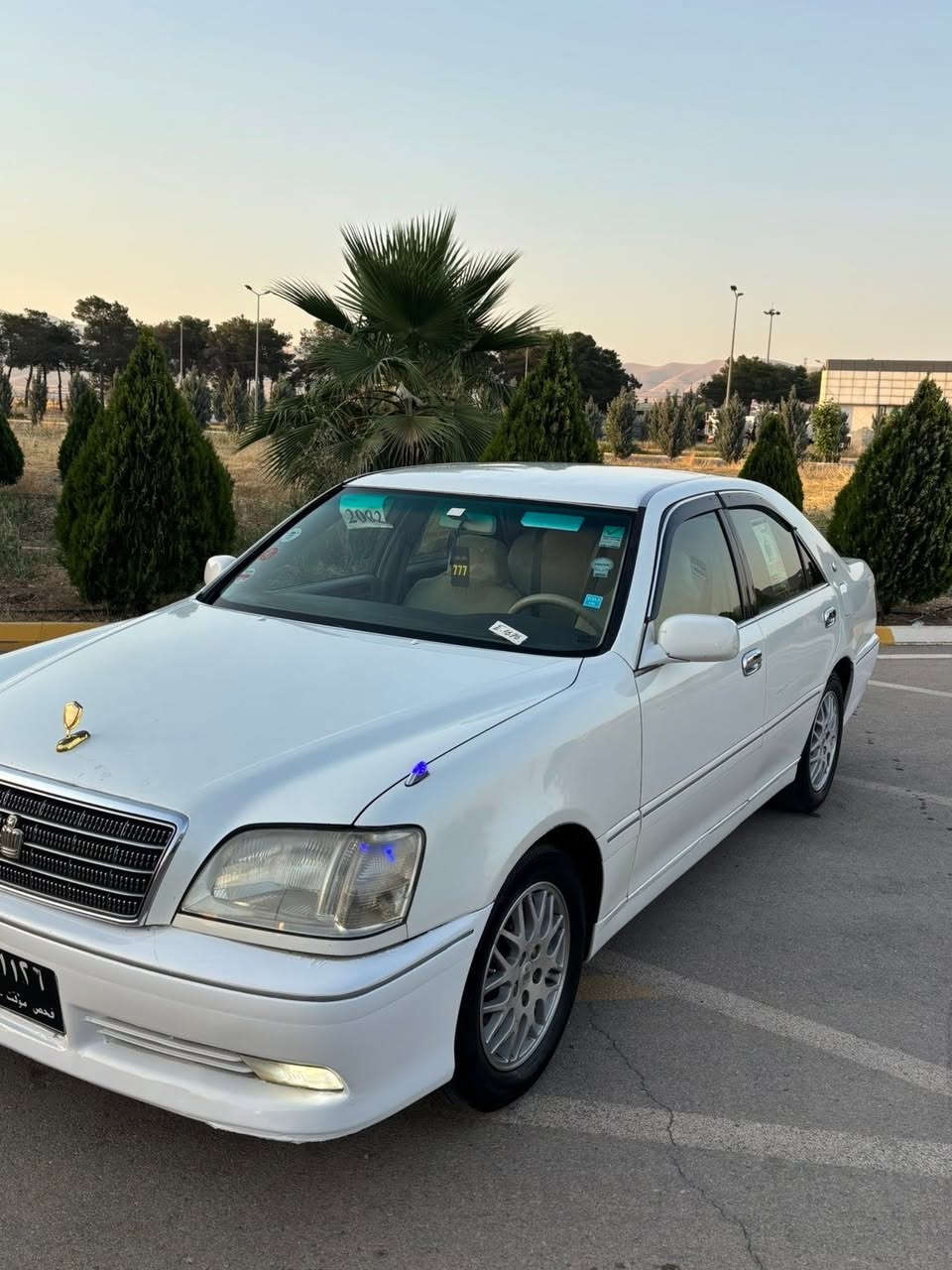 سەرەتا بەناوی خوای گەورە
مەلییکە مووس مووس تاقانە لە جواانی پیویست بە وەسف ناکات سەیارەکە نموونەیە کۆدی بۆ کراوە بە ناوی خۆمەوەیە دیفۆڕ بچووک D4 بچووک ٢ دووگمەیە سپیی ناوزەرد داژبڵ نەجەف ٤ تایە و ویلی لۆکی لە ژێرایە سەقف و حیزامی بەشەرت گێڕ و مەکینە و ئەکسل و کەڤەر و شانسی بە شەرت پیش عادی دوا کریستاڵ گێڕ عەدل شوین سلیمانی 
سعری ٤٤ گەڵا و معامەلەیەکەی برایانە 
ژ.م ***********
هەموو شتیکی لەسەرە
