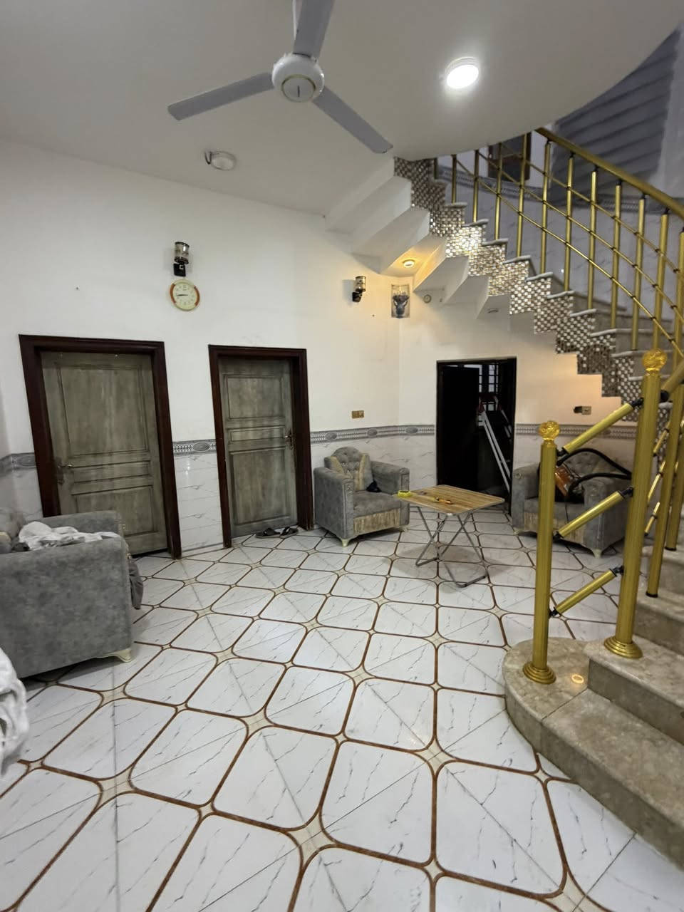 بسم الله ما شاء الله دار زراعي للبيع مداور اسهم مساحه 250 طابق واحد بناء 2023 حي النفط القديم جه الطابو فرع انشائيه ابو مرتضى صورت الشهيد  قرب الدكتور احمد مطر واجه 13 نزال 25 غرفتين صاله وديوانيه وصحيات عدد 3 تهويه عدد 2 للبيع او مراوس بطابو حي النفط القديم شراي تصل ***********
