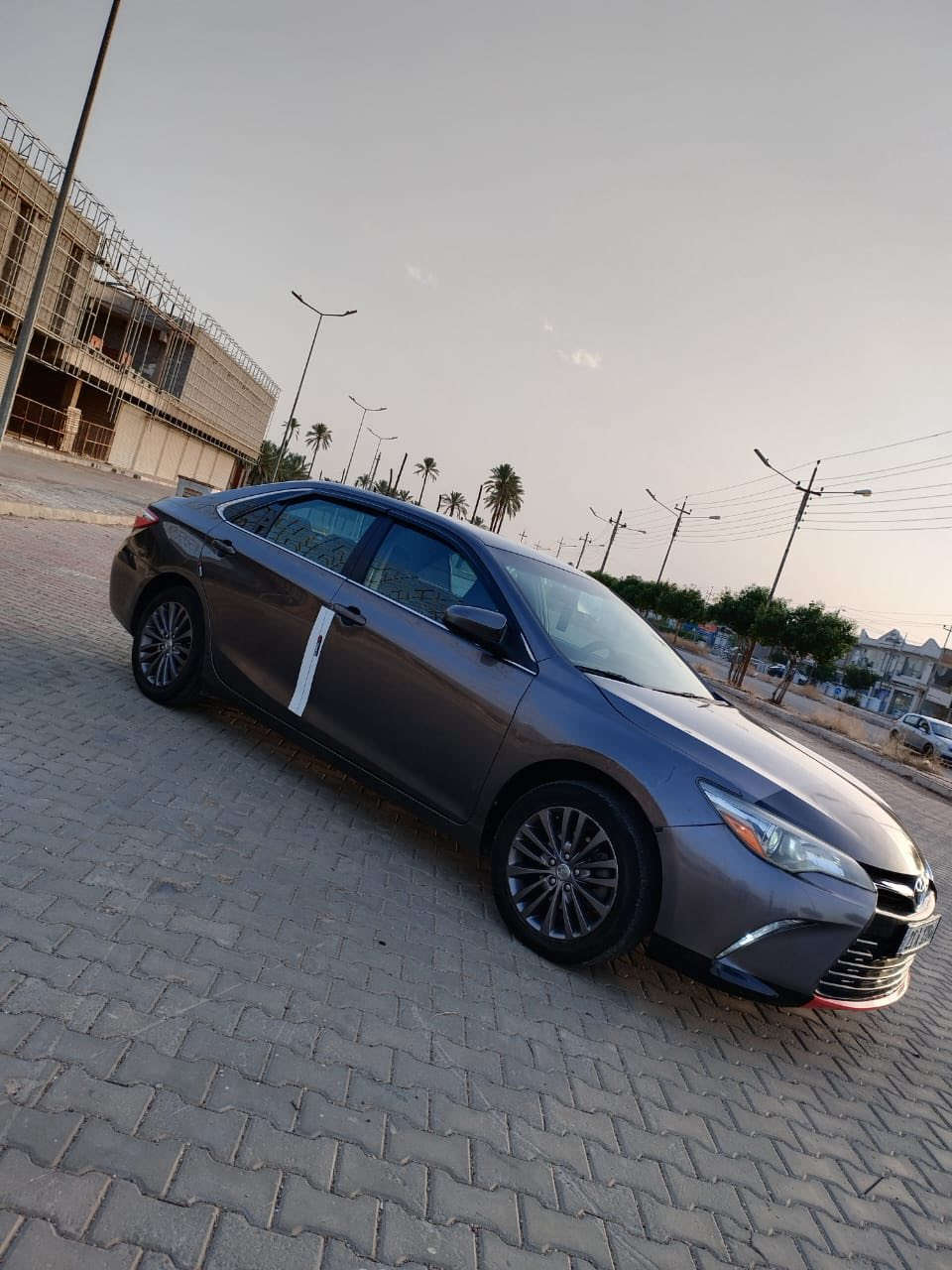 السلام عليكم كامري 2017LE مراوس فقط بجارجر من15وفوك او اوبماما
ماشيه 115ميل
ضرهه قطعتين أمريكي وباب صبغ توحيد لون بدون دواخل سياره كلشي بيهه جديد رقمهه سليمانيه باسمي هزه جديده 
***********
