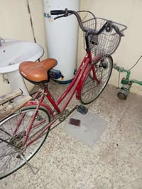 ورحمه بايسكل نضيف للبيع طك جيس العنوان -بغداد-مدينه الصدر- التواصل فقط...