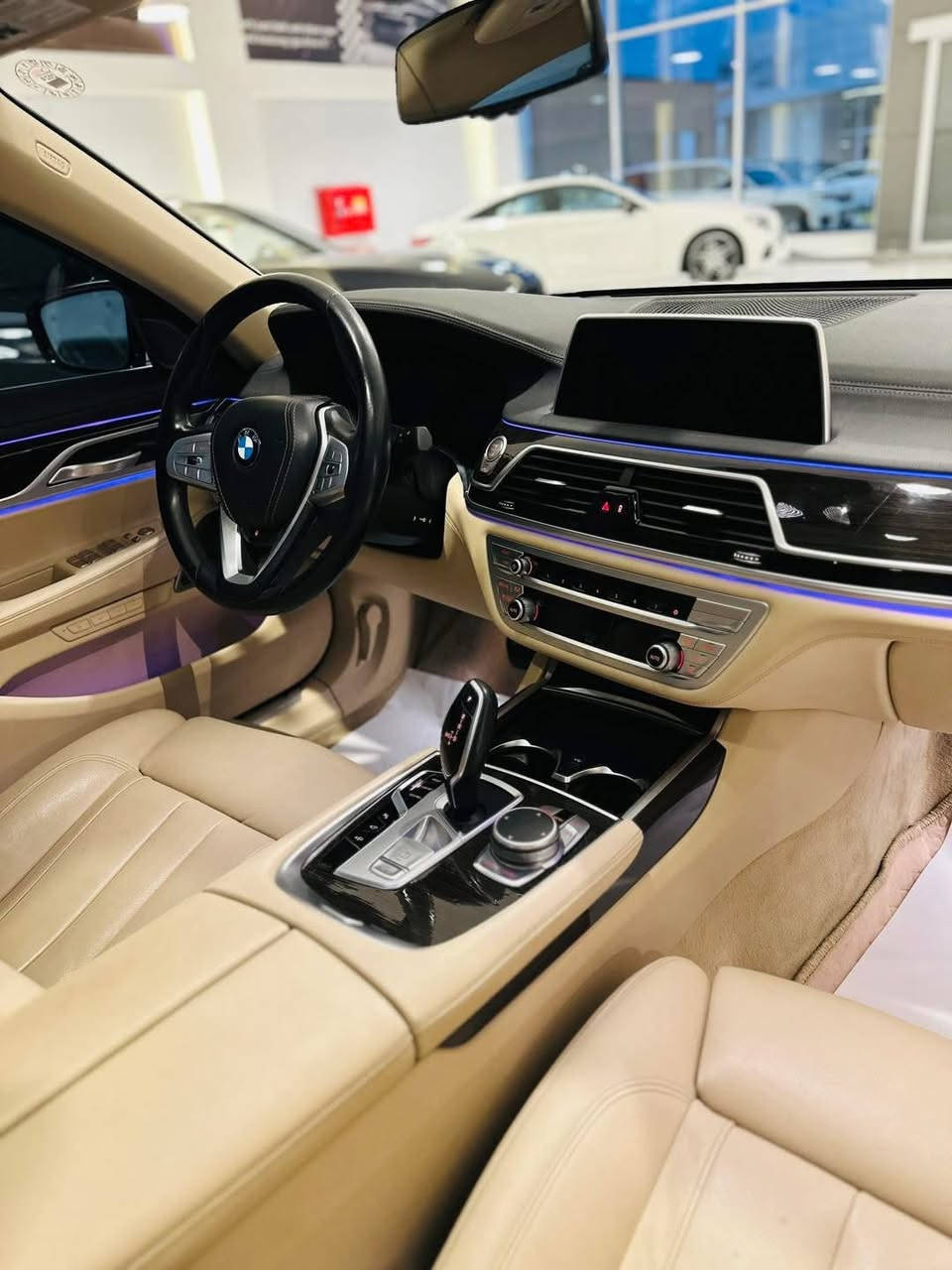 🛑شعدكم مراوس ويه الحلوه 740 موديل 2021 ✈️
وارد امريكي بدون تبديل بدون ايرباك بدون  دواخل(حادث سطحي جدا ربع بنيد صبغ فقط )
صيانة كاملة مسويله ودرجة اولى كلفتني (3500 دولار)
(تخم ويلات جديد وتخم تايرات دنلوب جديد  وتخم فلنجات وتخم دسكات والحداديه صفر من الدعامية للدعامية ومبدل دهن الكير والبريك جديد ومبدل الفيول بم جديد وماء الراديتر) 
مواصفات (خمس كامرات وحساسات ورادارات وكشنات تدفئه وكهرباء ونظام الاصطفاف الذاتي وهوااي مواصفات معروفة ) 
تضليل 80‎%‎
ماشية 80ميل 
السيارة جديدة جدا وكلش معتني بيه ……
السعر 45


**إذا كنت صاحب هذا الإعلان وتريد حذفه لأي سبب، رجاءا أرسل رسالة إلى الدعم الفني**