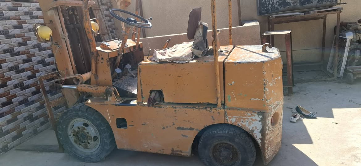 للبيع رافعه شوكيه 2 طن كوماتسو
حركات 2 محرك ازوزه
***********
