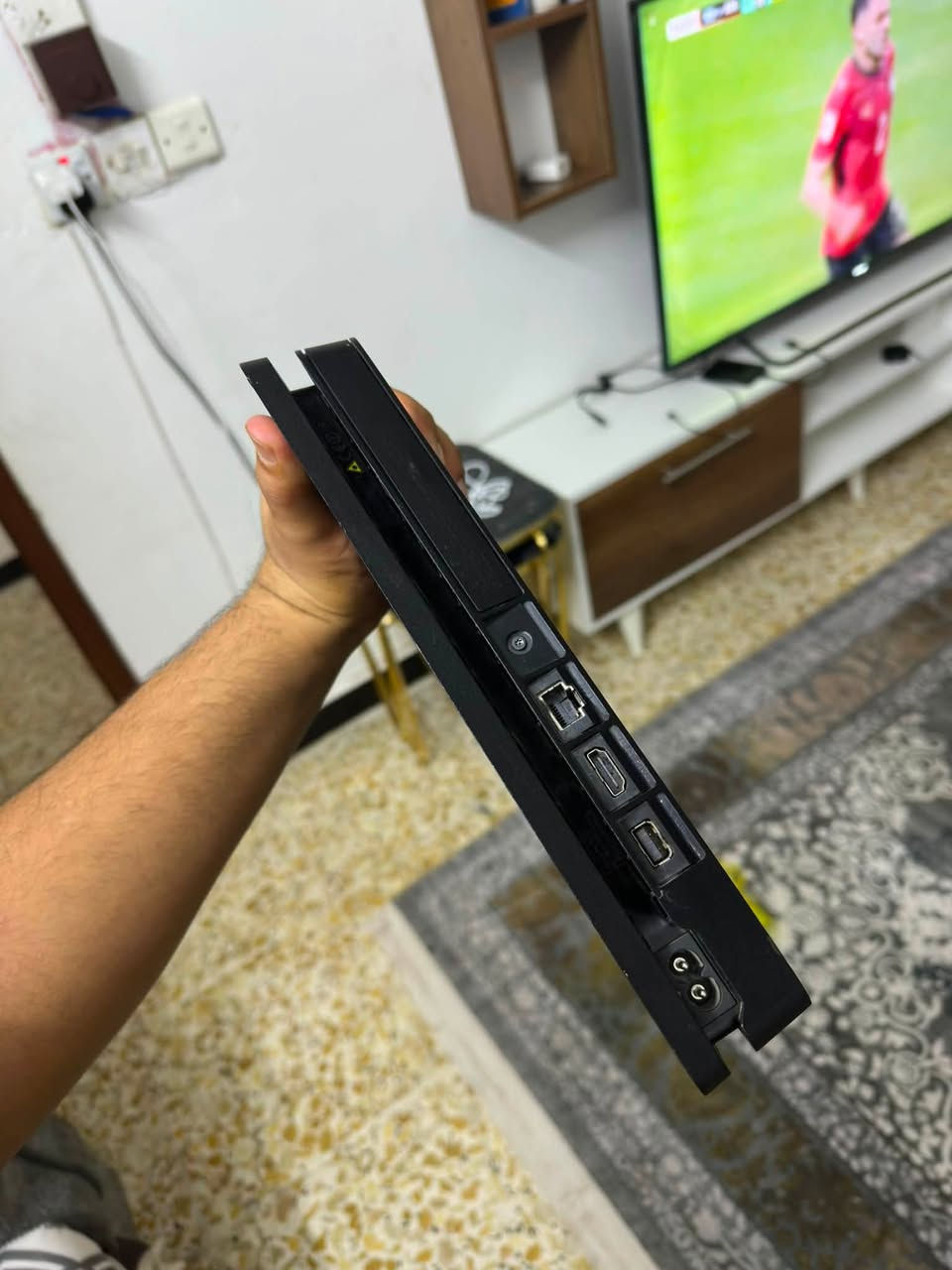 بلي 4 سلم نظيف ذاكرة 500
مهكر نظام 11.00
مفتوح فقط للتنظيف
جويستك عدد 2 وحدة اصلية ووحدة تجارية كامل ملحقات كيبل HDMI وكيبل كهرباء 
مع العاب جي تي اي5
ذا لاست الجزء الاول 
انشارتد 4
بيس 26
السعر 280 الف 
العنوان بغداد 
للتواصل ***********
