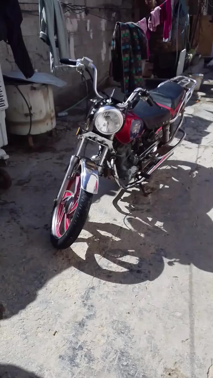 سلام عليكم دراجه جني للبيع دراجه نضيفه ومحركها مكفول دراجه بدون اوراق بس اني اكفلك ياه من صرقه سعرها ٢٥٠ بيها مجال بسيط. للاستفسار ***********
