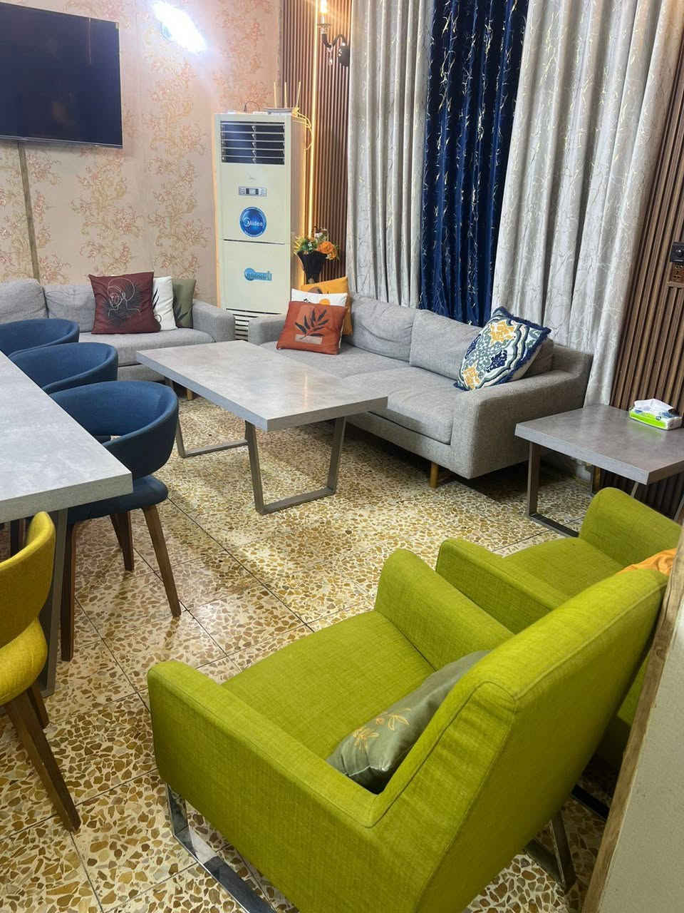 السلام عليكم غراض للبيع وكلهن نظيفات كلش ووبيهن ماركه يعني الصوره تبين النظافه الاستفسار على الاسعار اتصلو على هذا الرقم *********** بي واتس اب  واكيد مراح يقصر مكلف بالنشر المكان الشعله
