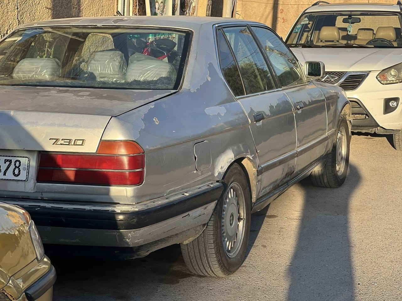 السلام عليكم بيم wمكينه وكير وصدر وتايرات رقم جديد بسمي سياره عوزه صبغ فقط السعر ٣٥مكان السياره بغداد الحسينية شارع ابو سمير ***********غرفته كلش حلو
