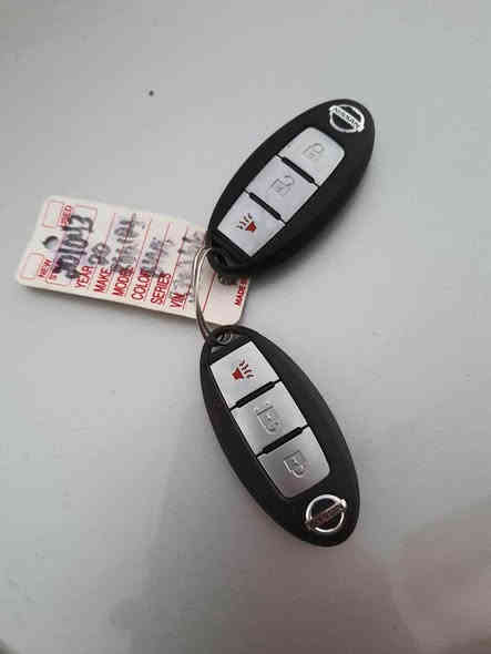 السلام عليكم 
نيسان روج  سبورت ازرق  موديل 2020 SV
وارد امريكي 
السعر 145$  وبيه مجال
محرك 2000 
لد حاجب امامي وخلفي 
ستيرن رياضي حرف D
شاشة كبيرة وكامرة وتحكمات ستيرن 
مثبت السرعة CRUISE ورادارات جانبيه 
حساسات خلفيه وتوقف ذاتي 
ونظام سبورت  sport ونظام تقليل صرف الوقود ECO
تخم تاير جديد السبير ما نازل 
‏                                                AWD فور ويل دبل اكسل 
دوسات أصلية علامة ROGUE
اشاير بالمري  شاشة اعطال
مانع انزلاق نظام ترحيب
تبريد قطعتين  كشن كهرباء  
الخ 
ماشية 37282 ميل 
حادثها جاملغ امامي جه  السائق  وبنيد والدعاميه  
بدون ايرباك 
صور الحادث بالمنشور
رقم بغداد الماني  
موجود عل خاص 
*********** بغداد
