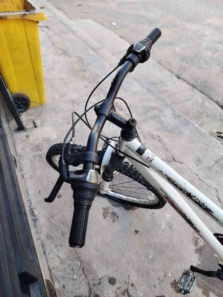 بايسكل للبيع نظيف استعمال قليل حجم 26 والباقي موضح بالصور السعر 100 الف للاتصال *********** وبي واتساب
