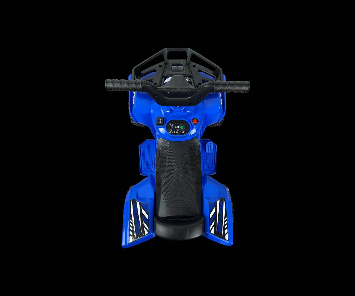 مركبة أطفال كهربائية رباعية الدفع

الاستخدامات

مناسبة للأطفال للّعب داخل المنزل أو في الحدائق والساحات الخارجية.

تساعد على تطوير مهارات التوازن والتوجيه لدى الطفل.

مثالية كهدية مميزة للأطفال بين 3 – 5 سنوات.

يمكن استخدامها للركوب اليومي، الرحلات العائلية أو جلسات اللعب الجماعي.

المميزات

محرك كهربائي قوي يمنح الطفل قيادة سلسة.

بطارية قابلة للشحن (حسب الصور: بطارية داخلية مع شاحن خارجي).

مفتاح تشغيل + مفتاح أماميخلفي للتحكم بالاتجاه.

مؤثرات صوتية وموسيقى مدمجة لزيادة متعة الطفل.

تصميم رياضي يشبه سيارات الـATV رباعية الدفع.

مقعد مريح مع سطح مانع للانزلاق.

عجلات عريضة توفر ثباتًا ممتازًا على الأسطح المختلفة.

هيكل بلاستيك عالي المتانة ومقاوم للصدمات.

يتحمل وزن الطفل ويمنحه وضعية جلوس آمنة.

الألوان المتوفرة: أحمر – أصفر – أزرق.

الوزن الإجمالي للكارتون: 5.5 كغم

الوزن الصافي: 4.5 كغم

محتويات الصندوق

المركبة (غير مجمّعة – تجميع بسيط).

مقود القيادة.

المقعد.

العجلات الأمامية والخلفية.

براغي التثبيت.

شاحن البطارية.

سكروب (مفك) خاص للتجميع.

دليل الاستخدام والتركيب.

الملاحظات

العمر المناسب: 3 سنوات وما فوق.

يجب شحن البطارية 6–8 ساعات قبل الاستخدام الأول.

يجب أن يتم التجميع تحت إشراف شخص بالغ.

لا تُستخدم في الطرق العامة، مخصّصة للّعب فقط.

قياس الكارتون:

طول 69 سم – عرض 39 سم – ارتفاع 29 سم.

تجنّب ملامسة الماء المباشر لحماية الدائرة الكهربائية.