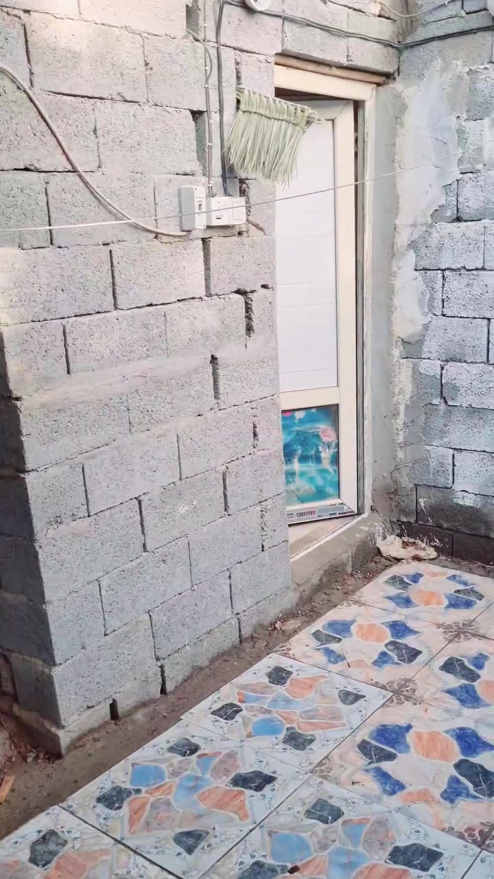 دار حواسم للبيع ما معوض يحتوي علئ غرفتين وصاله ومطبخ  وصحيات المكان عمارات الملح قريب ع شارع لعام. ستفسار ***********
