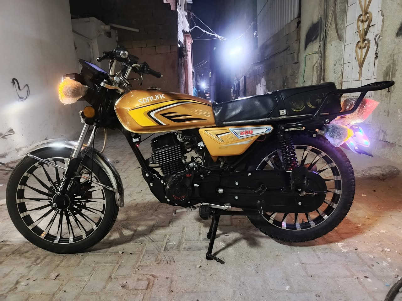 سلام عليكم دراجه لبيع موديل 2025 ضاغطه وزنجيل 5 كير مكينه 200 سيسي وراق كامله شاشه لمس تايرات جوبلس دراجه كفاله عامه اي نقص مابيهي كله شغال بصمه تشغيل عن بعد دراجه بعدهي عله وضع شركه سعر 750 قفل قفل بدون عمله من لخير لعنوان بغداد مدينت الصدر رقمي *********** شراي يخابر والمعلومات كلهى كتبتهى لك
