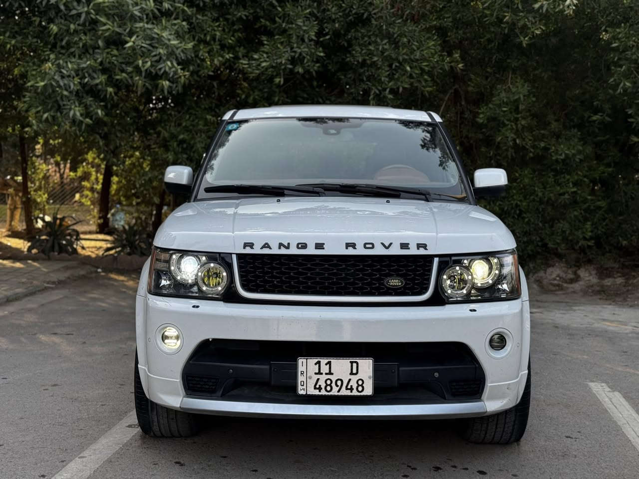 السلام عليكم
رانج روفر 

٢٠١١ 

خليجي 

مكفولة من الضربة والصبغ 

فول مواصفات

سلايد روف

بصمة 

كشنات جلد مشمشي

قمارة كنتارة

شاشة جبيرة

لايت زنون

مري شفط

كشنات خزن

محرك ٨ سلندر

لايت لد

كشنات كهرباء

تحكمات ستيرن

شفتات سرعة

ماوس

السيارة ترايها كلش حلو

صفر مسج 

جكات 

وبعد بيها هواي مواصفات

رقم بغداد الجديد بأسمي 

السعر ١٣٨ ورقة

الرقم *********** 

العنوان بغداد حي الجامعة
