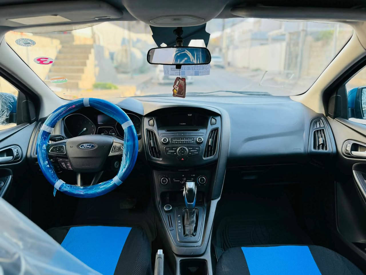 فورد فوكس 2016 جاهزه من كلشي محرك 4سلندر بدون توربو المرغوب حادثها جاملغ وبونت شرط بدون دواخل بدون ايرباكات .رقم اربيل باسمي تحويل وكاله شرط سعر76ومجتل عنوان اربيل 
***********
***********
***********
فورد فوكس 2016 زور جوان بناو خوم  ته بريد توماتيك دو بارجه بوياغ بى ليدران مه كينه 4بستن بى توربو مه رغوب سعرى 76ورقه و مجال شوين هه ولير أربيل, العراق
