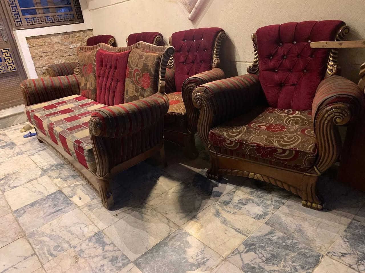 اترخص من مدير محترم تخم قنفات 7 مقاعد نضيف جدا اي ضرار مابيه يتكون من قنفه كبيره + 4 كراسي تكمه ثكيل جدا تفصال الله شاهد السعر 100 رقم هاتف *********** بغداد اتصال عل رقم فقط السبب بيع انتقال الى مكان اكبر
