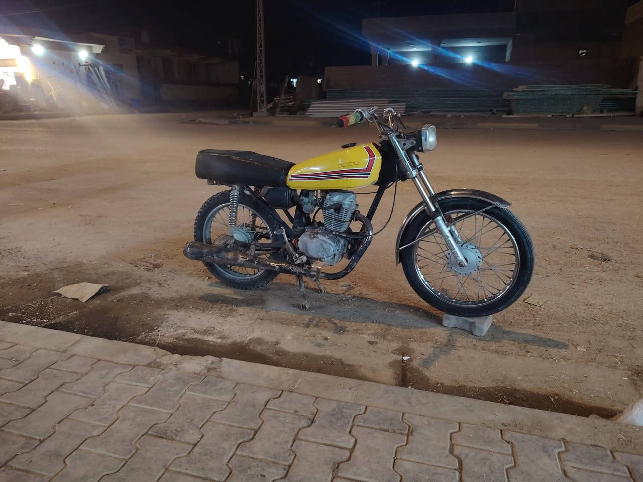 دراجه للبيع 2016 كلك اوراق ضايعه بس بليته بالشاصي موجوده نضيفه محرك بيه خيط دخان اول متشتغل محرك ناعم سعر 175 بيها مجال مكان (الزبيديه) ***********
