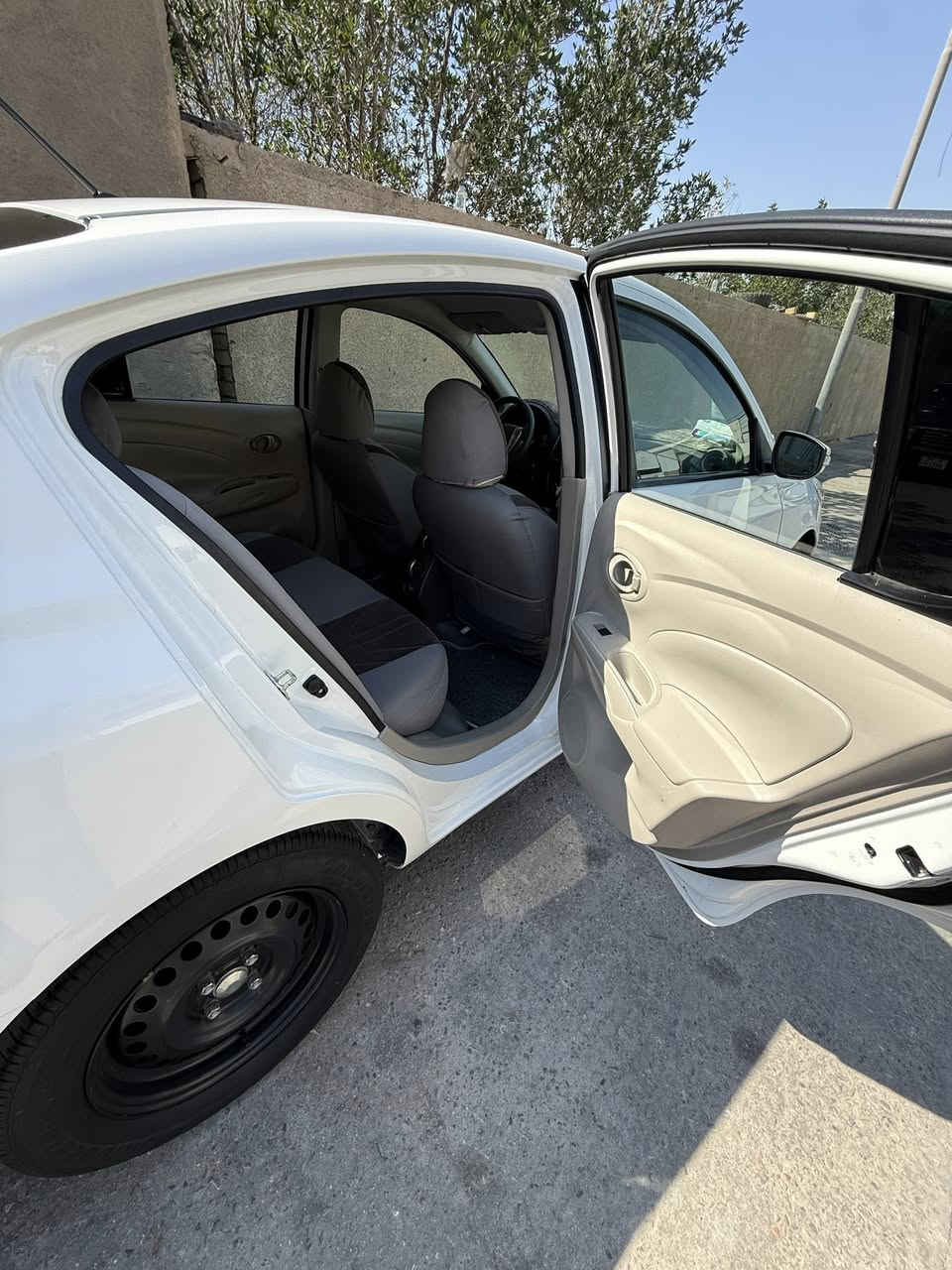 سلام عليكم
نيسان سني موديل 2025 مصري 
سيارة بيها لغد ايسر وجاملغ اسير وبند  صورة الحادث مرفقة والباقي كفالة عامة سيارة جاهزة من كلشي  كير محرك حدادة ماشية 43.000 الف كيلو متر .بأسم شركة جاهزة للتحويل او الوكالة 
العنوان :البصرة حي الحسين 
الهاتف :***********
السعر 110 وبيها مجال قليل
