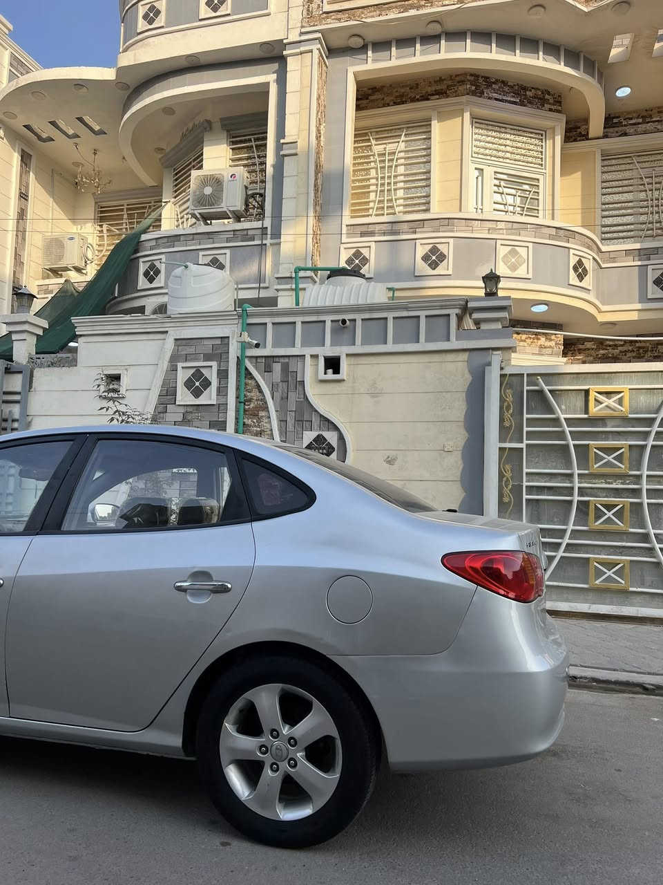 سلام عليكم للبيع ادوات ادوات دخول جديد مديل 2009كصه جنطه سياره جديده حيل وجاهزه داخل جلد حساسات تحكم ستيرن مكينه كير حداده طخم تاير كله حديد ويلكب اصلي سياره جاهزه علا آخر حبايه متومه ارقام شرط 100بل100 
مكان السيارة بصره 
السعر 45وبيها مجال قليل واني بل خدمه 
اتصال  ***********

    ***********
