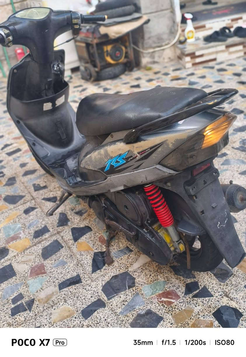 سلام عليكم دراجه للبيع ساله شهر من نزلت من لرمبه مكينه كفاله ما مفتوح برغي بيه كله ختم واحد وي لمكينه بيه اكثر من عشرين ختم وي لمكينه كهربائية كله شقاله اشير لايت بك لايت سكنات نكره سلف مكينه خرسه دراجه من لطول لطول بلاديه سعر (750)بيه مجال مكان بصره شارع القاد امن لداخلي اي ستفسار واسب ***********
