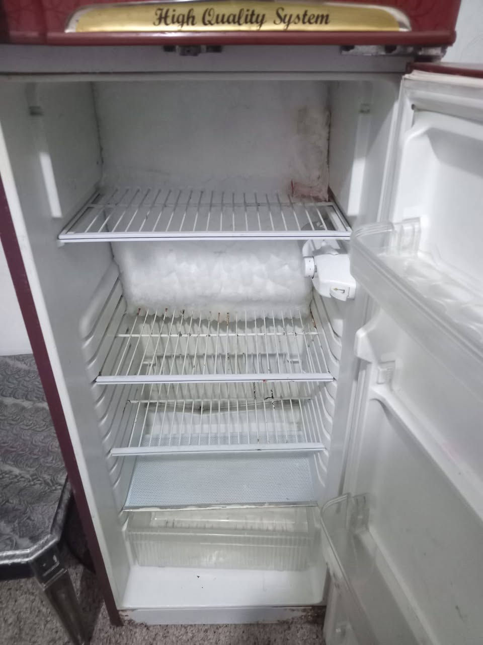 ثلاجه 9قدم عارضه 150.  / ***********
