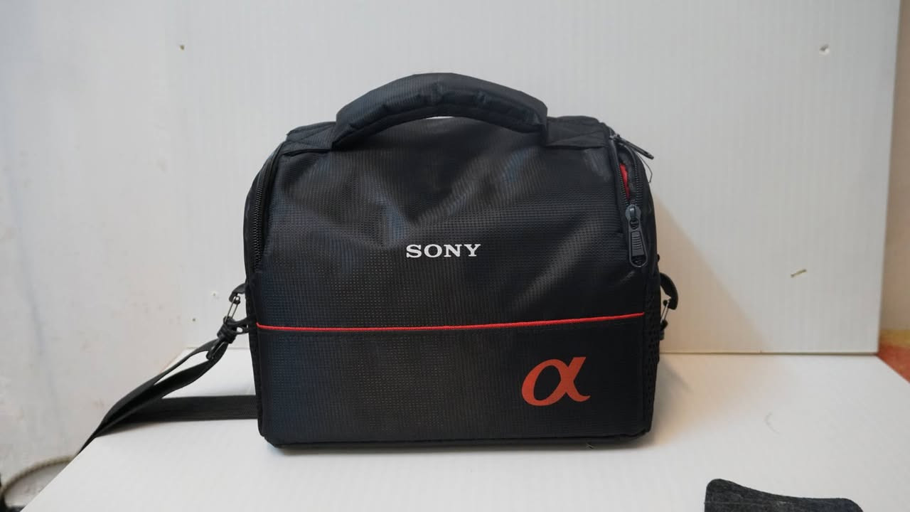 السلام عليكم كاميرا سوني  نضيفة جدا واستخدام قليل  شترها 15 الف   مع عدسة ١٨.١٣٥
مع بطاريتين  
مع رام 
وحقيبة سوني  السعر مليون قفل قفل


**إذا كنت صاحب هذا الإعلان وتريد حذفه لأي سبب، رجاءا أرسل رسالة إلى الدعم الفني**