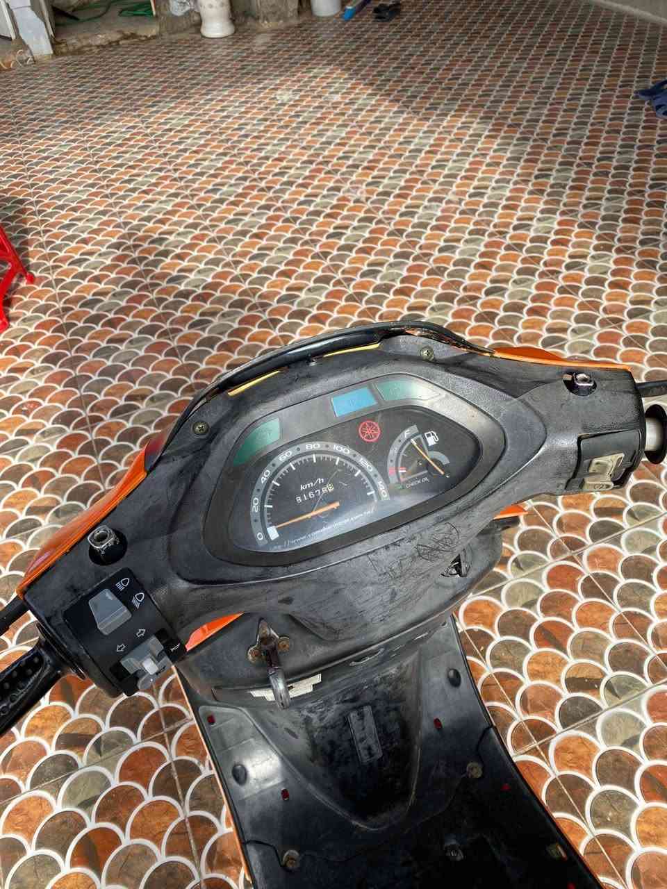 سلام عليكم اخوان
دراجه فراشه للبيع 

الدراجه مال حاويه ونضيفهة حيلل 

سلف شغال هورن لايت بك لايت صطاب لايت لايت عالي ناصي حساسات بريك كهربائيات كامله الدراجه حلوة ونضيفهة مكينه بعدهي بطنهة صفره لا نضوح كابريتر جديده شلعه معدل شرط لا دخان ولا تبخير ولا صوت  يعني بس حط بانزين وحرك وين ما تريد شرط النعومه مكاني ديوانيه دغاره حي لشرطه قرب اسواق بغداد التفاصيل اكثر اتصال  *********** بيه واتساب او علق واني اجيك خاص
