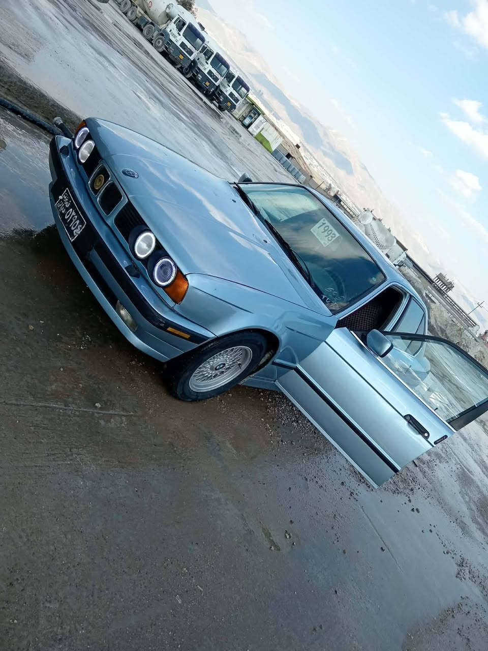 بی ئێم مۆدێل ١٩٩٣ بیلاد گێڕ عادی دەعامی بۆ دەعامی بەشەرت دەعم و لێدراوی نییە مەعجونکاری نییە مەکینەی ٥٢٥ کلاج و عەینەی لۆکی لەسەرە گێچی ئەڵقەیە تەوافەی بەنزینەکەشی ئیش ئەکات  ساڵانسای سپۆڕت سەوتی زۆر خۆشە تایە و ویلی موشەبەک ٢٢٥ لۆکی لەژێرە ئاڕمی پلاستیکی هەولێر بەشەرت و زەمان ڕەقەمی ئەسڵی لەگەڵە هەموو کوردوستانی پێ بگەڕێ
سعری ٤٥ گەڵا و معامەلە 
لە سلێمانیم
***********
***********
