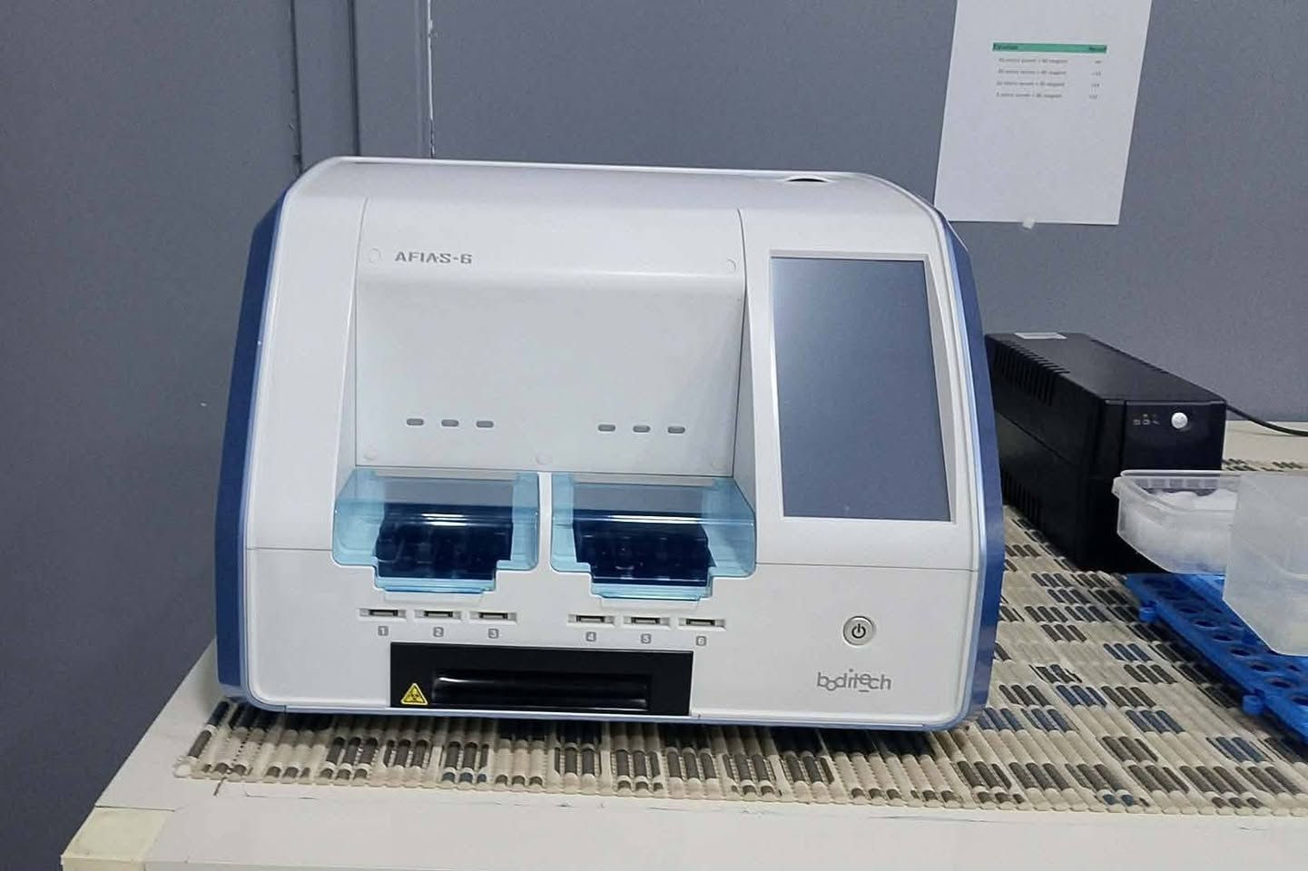 السلام عليكم 
يتوفر جهاز CBC مندري BC30 نظيف جدا للبيع بسعر مناسب مع طابعة و ups 
يتوفر جهاز هرمونات AFIAS 6 نظيف جدا بسعر مناسب 
للتواصل ***********
