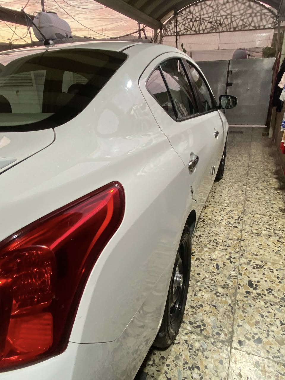 سلام عليكم 
نيسان سني للبيع موديل 24 
الممشى 20 الف بحالة الزيرو نظافه 100‎%‎
رقم اربيل بسمي السيارة تحويل بسمك فقط 

السيارة كفاله عامه حتى الاسبير منازل 
بيها شخط فقط 

السيارة بيها دوشمه مقاعد + ارضيه

السعر المطلوب 128 وبيها مجال 

مكاني بغداد / البلديات 
***********
