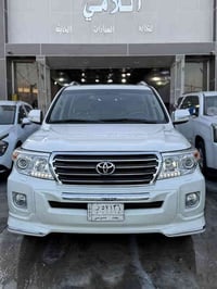 لاندكروز 2013 ساز  السياره بيها دعاميات صبغ وبيها جاملغ امامي ايسر بار...