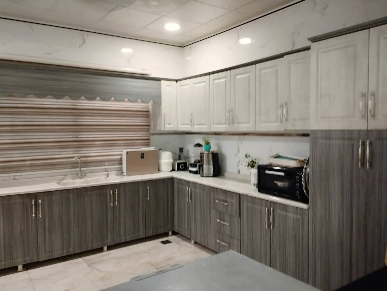 🏦  عروض مكتب بيت الأركان للعقار   🏦

دار للبيع حي العربي مساحة ٣٠٠ م بناء حديث 
الواجهة ١٠ م العمق ٣٠ م الاتجاه شروق طابقين 
 
استقبال مطبخ حار وبارد هول وأربعة غرف نوم 
مع شقة معزولة غرفتين هول مطبخ ومشتملات
 
الموقع حي العربي قرب جامع سلطان هاشم حمد 
🏦                                                   🏦
السعر على التليكرام https://t.me/alarkan_1
للاستفسار مراجعة مكتب بيت الأركان للعقار 

موقع موصل حي العربي قرب مطعم ماشاءالله 

*********** / *********** / *********** 🏦
