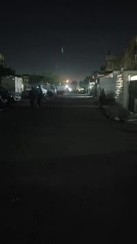 نصف قطعة للايجار قطاع ٧ شارع ٦٠ ركن بناء مسلح تحتوي على غرفة و صالة و ...