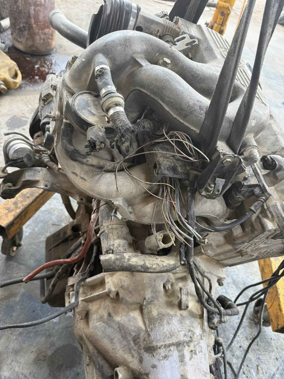 صاروخ كامل 1800 زنجيل 4 سلندر حاويه شرط برغي مامفتوح بي 
تفرعات كامله حتى باور وداينمو وكوبريسر كله كامل وشرط النضافة
السعر 500$  
***********
