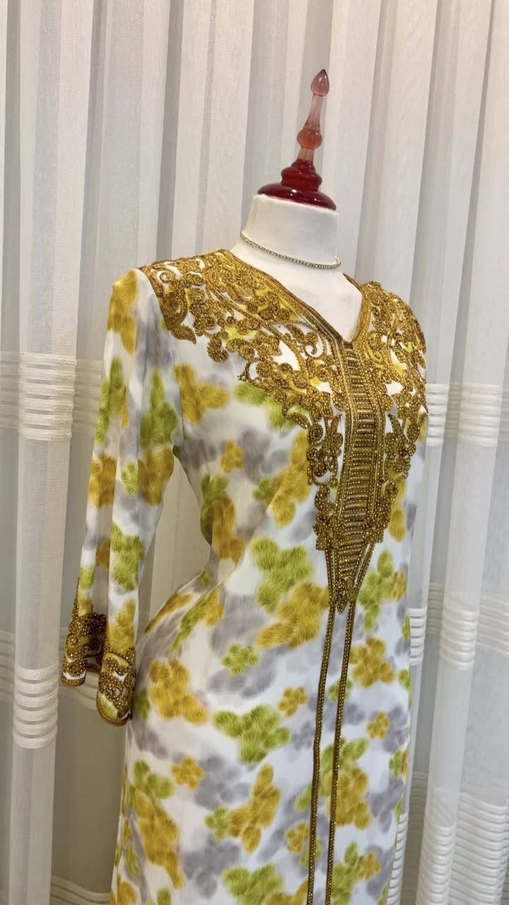 مخور قياس L يلبس وزن 60-70 طوله 160 او اقل 
السعر 20 الف 
م. ملبوس مره واحده فقط


**إذا كنت صاحب هذا الإعلان وتريد حذفه لأي سبب، رجاءا أرسل رسالة إلى الدعم الفني**