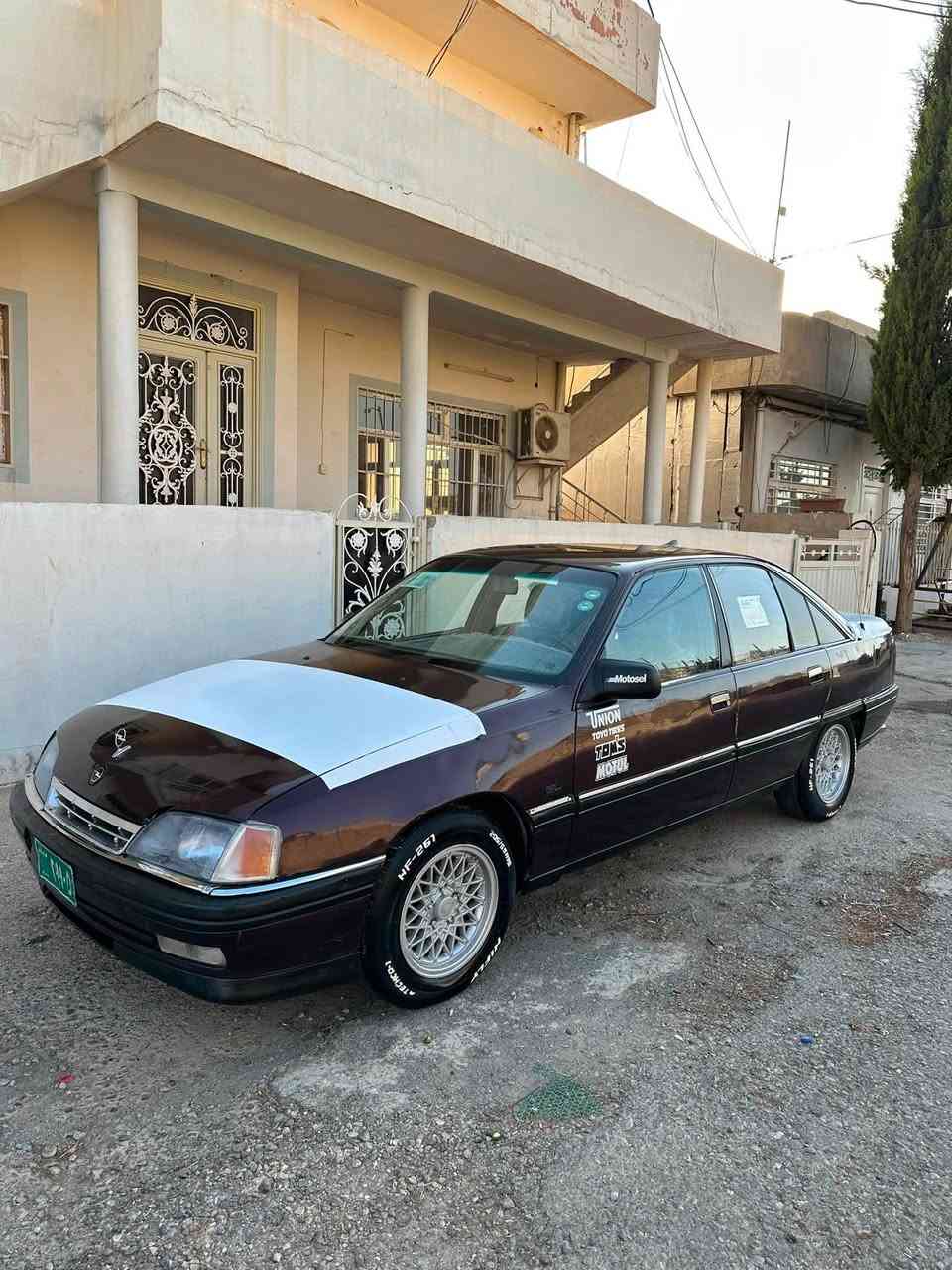 به ناوى خواى گەورە❣️
ئۆبـل ئۆميـگـا بـۆ فرۆشـتن🇧🇪🏁
ئارم بـلـاسيک دهـۆک بەشەرتی ئارم و ئەوەليات 
هەر دوو رەقەمەکەی ئەسليـه بەشەرتی رەقەم شانسـى يەک ژمارەى هەلە نيه بەشەرت ✔️
گيـر و مەكينه و ئەکسل بەشەرت مەكينه ئەروبيه لۆک👍
کارەبايەتی بەشەرت نوقوستانى نيه گيجەكانى ئيش ئەکا لايت بەگلايت سەکن فلجه تەرجيل هەموى بەشەرت💯
مۆديل 1993❕  ٤ تايە و ويلى لۆک🛞 كوشن لۆک🔥
ماشاءالله له جوانى و له قەوەتی✈️ مەكينه20گير عادى
موس و براوه بەشەرت 💯. ABS🚩 بانس و فليجەى لۆک بريک مەزبوت تازه بيش و دواوەم داگرتوه ندنو تؤله⭕️
مالى دۆسته ليخورينـى زۆر خۆش و تايبەتە ☑️
گير و مەکينه و ئيفلۆ و ئەكسل و كارەبايەتى هەموى بەشەرت رۆن ليجون و جەورى و دوكەڵ و شتـى نيه 
هەيكەلـى قوتو و جوان ماوەتەوە⚠️
موشتەرى تيـل بكه 📞يان جات💬 له خزمەتان دام 
قيـست و قەرز  و گۆرينەوەم نيه 🔻
ساحريش خوار بازار 19 گەڵا و محامەلەيەکى برايانه◾️
پارەى عـولوجيـكه شـوين دوكان سيـاحـى📍
***********ڤايبەر وەتس ئەبى لەسەرە☎️
