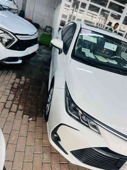 سلام عليكم 
كورلا 2024 
بانزين فقط 
مكينه 1800 دوش كير أي تي 
تبريد قطعتين 
بصمه فتحه
شاشه كأمره 
تحديد مسار تحكمات ستيرن 
كروز سرعه 
سايد بريك دكمه 
السياره نضيفه اخت الزيروو 
السعر 160 
الرقم ***********
مكان السياره بغداد الحبيبيه معرض دبي
