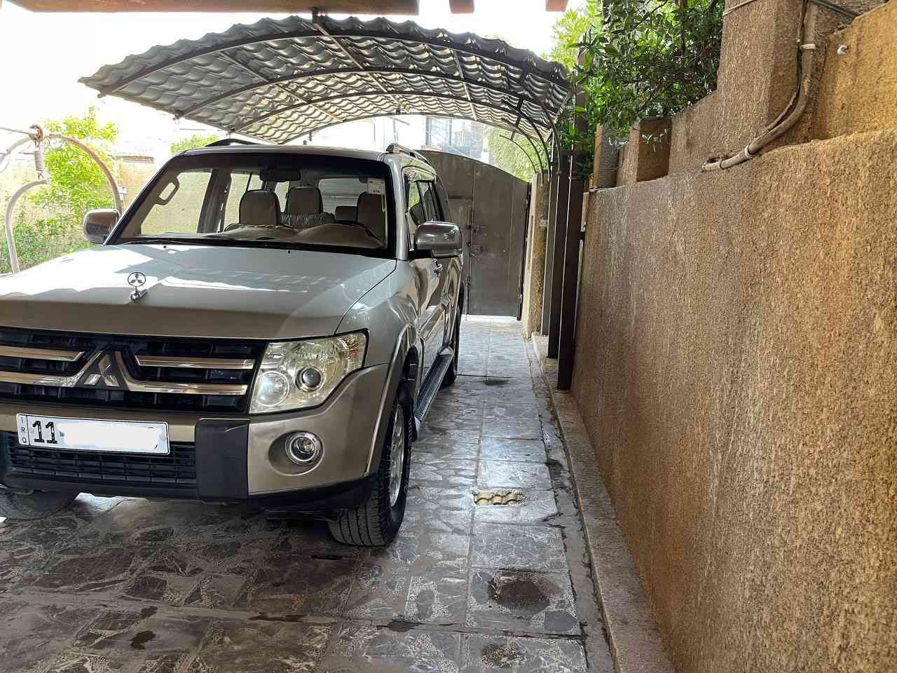 السلام عليكم اخوتي الاكارم...للبيع باجيرو موديل 2008  مواصفات ملا رقم بغداد سنويه لغاية 2029 حجم المحرك ٣٠٠٠ سي سي …وهي كالتالي وسوف أبدا بالنواقص اللي بيها …1.تحتاج الى صدر .2. الكشر به ضربة وهي واقفة بمكانها من خلال سقوط شيش بناء على حافة جهة عكس السائق بدون اي حادث ايرباك او ما شابه ذلك في مستشفى ابن الهيثم 3. بها صبغ بالجاملغ الامامي جهة السائق بدون معجون . المواصفات :  دخلت للعراق عام ٢٠٠٩ عن طريق الطبيب اللي جلبها والذي يعمل في مستشفى ابن الهيثم وانا بعده اشتريتها منه اي من عام ٢٠٠٩ لغاية الآن كانت عنده وبعدها قريب سنتين عندي .رابط بها كاميرا وشاشة من النوع الممتاز.. اي تبخير في الماكنة لايوجد. اي مشكلة في القير لا توجد. اني لاغي الدفع الرباعي علما ان جميع أدواتها موجودة عندي... حتى كتاب الاسعافات الاولية الياباني مالته موجود...مسافة المشي واضحة بالصور تبريد شغال ثلاث قطع ...السعر 103 ورقة وهي باسمي …الاتصال على رقمي *********** ...اعتذر منكم غير موجود على الفيس او السوق المفتوح وبامكانكم الاتصال على رقمي وبه واتساب ايضا...اعتذر جدا على الاطالة... اخوكم د.أحمد
