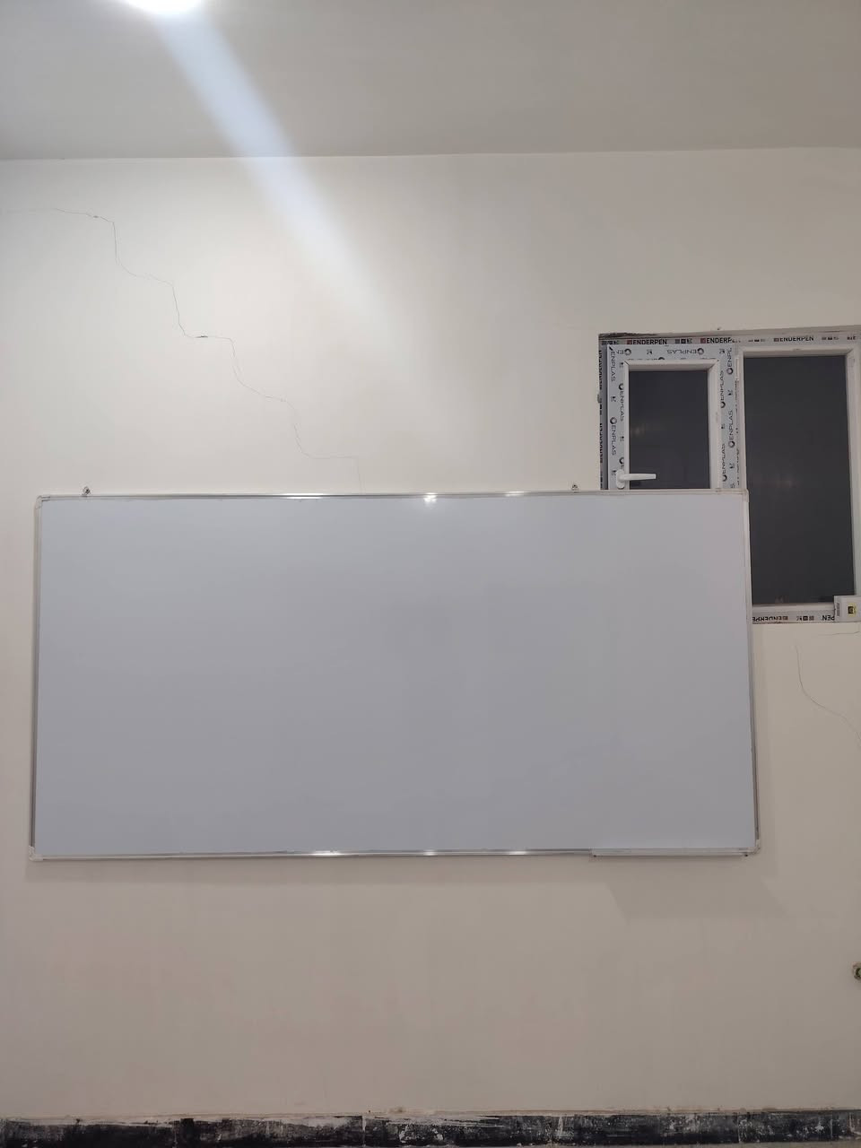 «للبيع»
مقاعد طلبه (ستولات)  عدد 14 مقعد النظافه ممتازه غير مستخدمات بالاضافه الى سبورة جديده الحجم الكبير (شرط شخط ما بيها) 

للاستفسار الاتصال على الارقام التالية: 
*********** متوفر واتساب
***********
او المراسله ع الخاص
