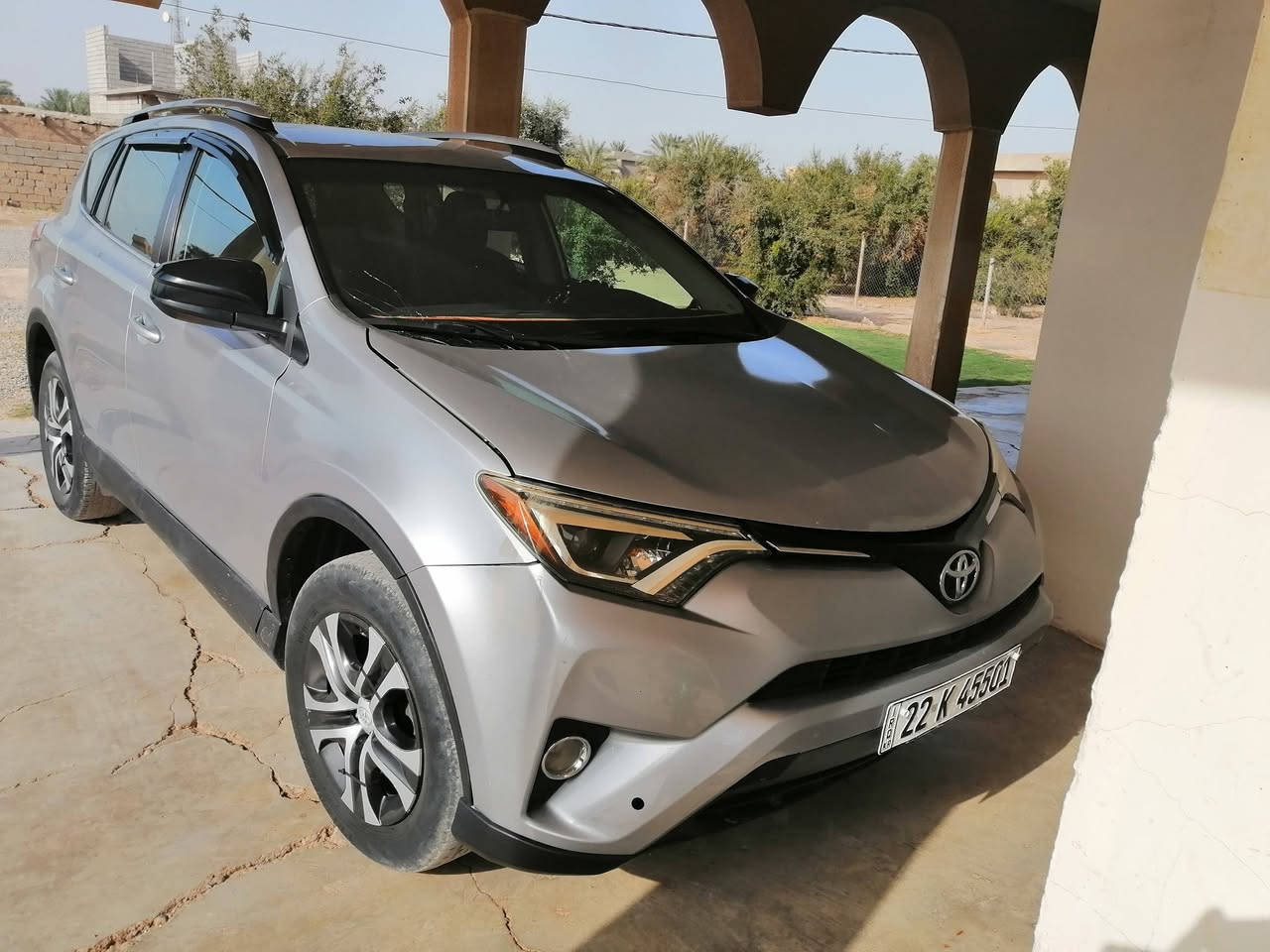 السلام عليكم سياره راف فور موديل 2016 سلفر  للبيع  السعر 145 بيها ضرر اربع قطع . للتواصل ***********
