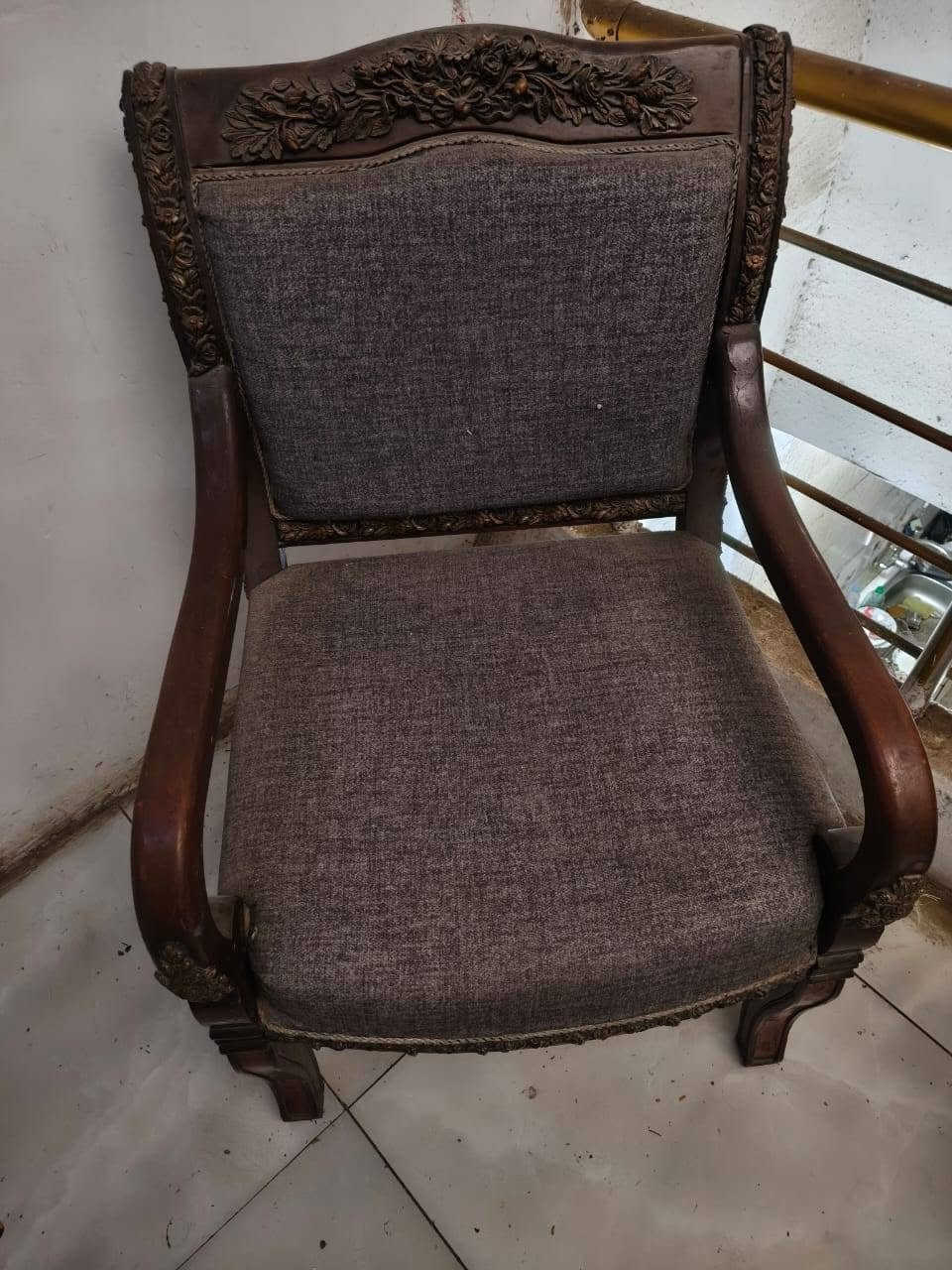 السلام عليكم تخم قنفات كما موضح في الصوره تركي مع٤ كراسي +ميز طعام للبيع سعر مناسب بيع مستعجل اليحب يشتري يتواصل خاص او واتساب عل رقم ***********
