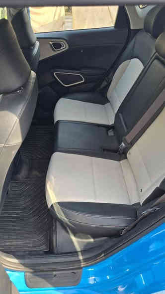 السلام عليكم كيا صول (Gt line)موديل 2023  لون ازرق مميز وقمارة سودة (تو كلر )ليبل واحد بدون صبغ وبدون تعديل بارد رقم بابل ، صور الحادث موضحة بالمنشور ، السعر 183$ وبيها مجال بسيط للشراي للاستفسار اكثر الاتصال على الرقم  ***********متوفر واتساب
